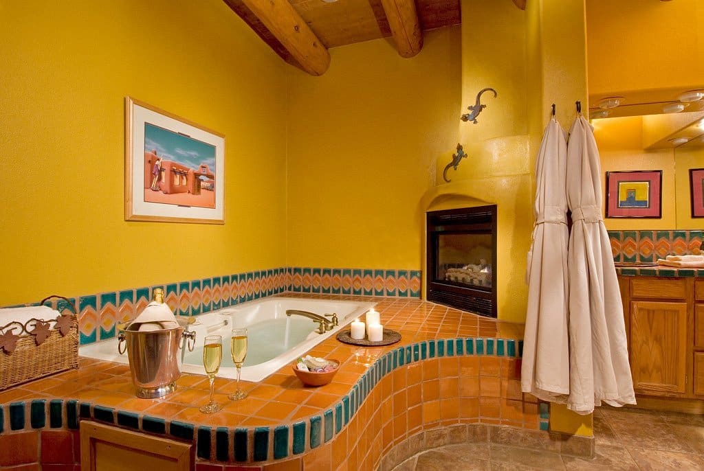 Adobe and Pines Inn B&B has jacuzzi suites