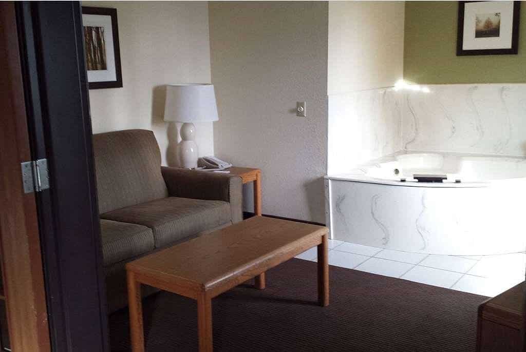 AmericInn by Wyndham Grand Rapids MN has jacuzzi suites