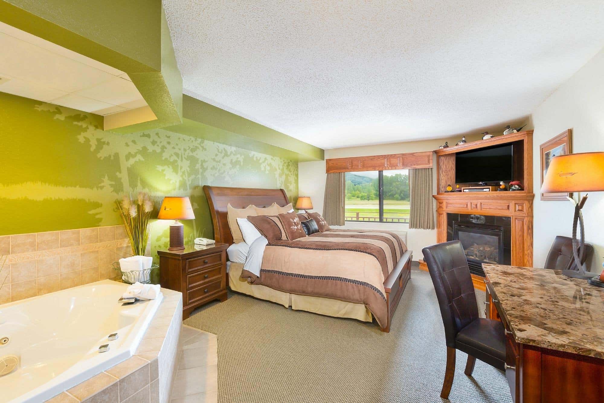 AmericInn by Wyndham Wabasha has jacuzzi suites