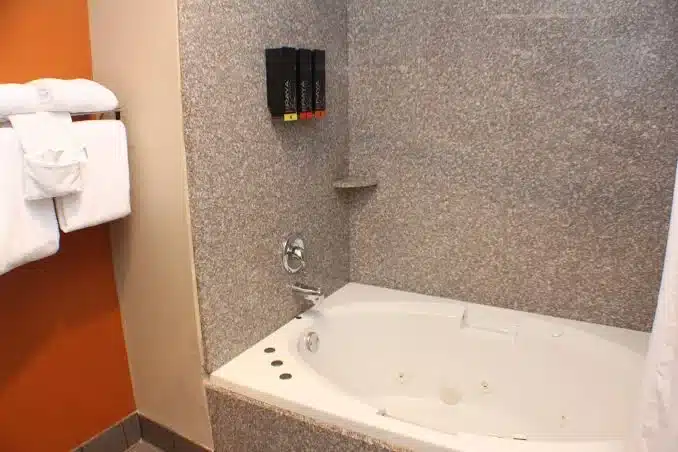 Best Western Inn & Suites has jacuzzi suites