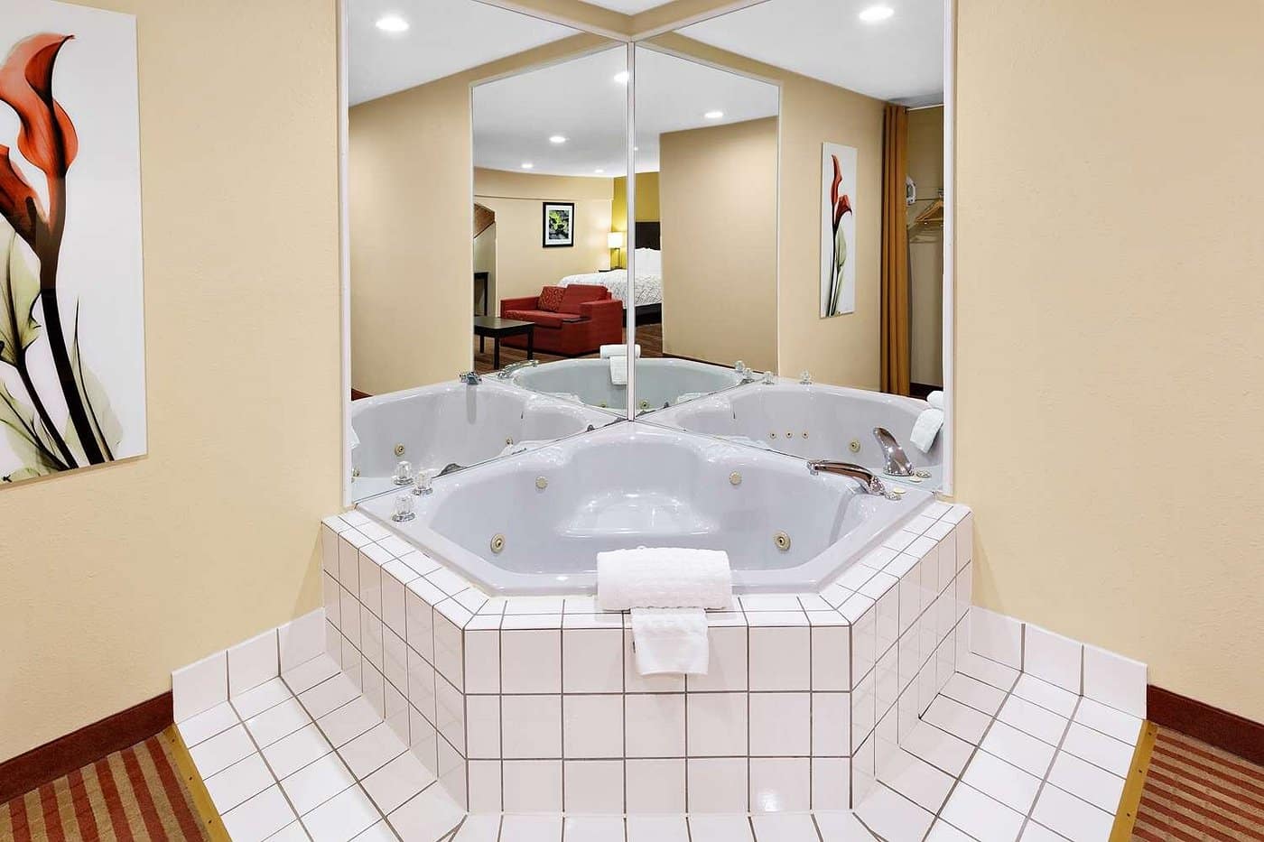 Best Western Jacksonville Inn has jacuzzi suites