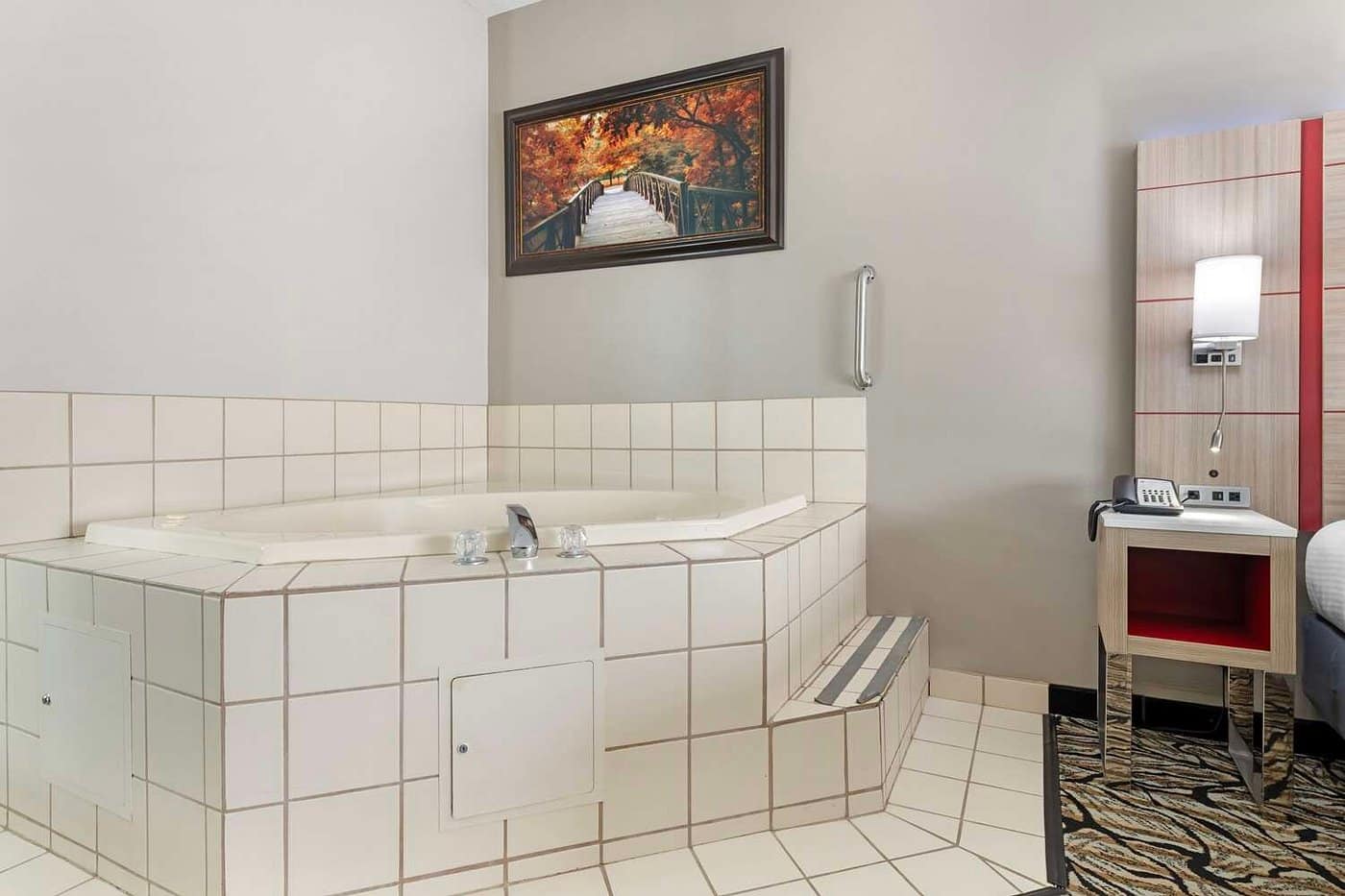 Best Western Plus Albert Lea I-90/I-35 Hotel has jacuzzi suites