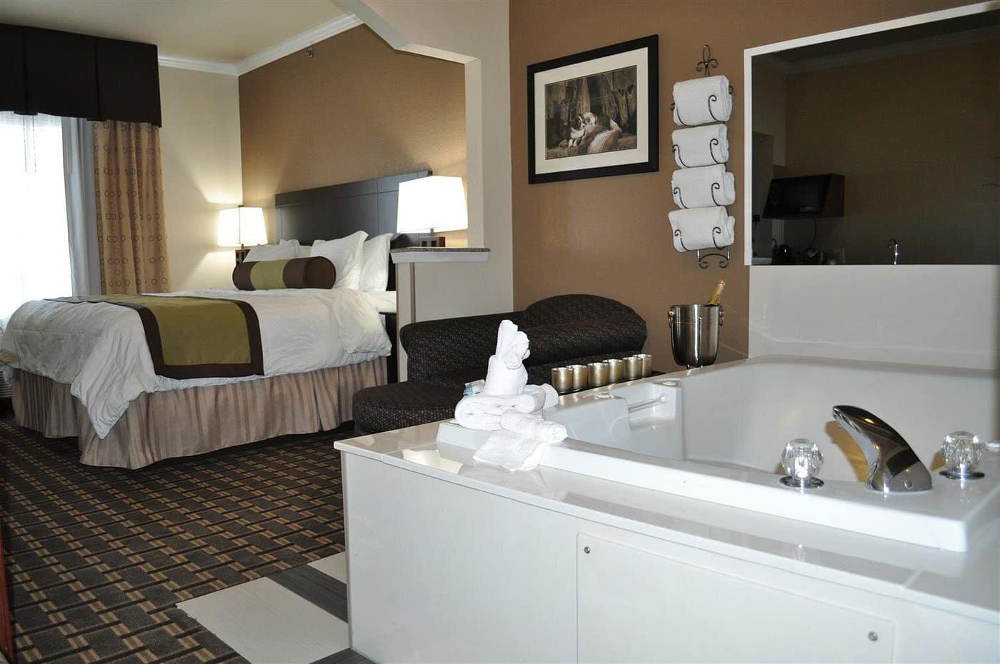 Best Western Plus Cutting Horse Inn & Suites has jacuzzi suites