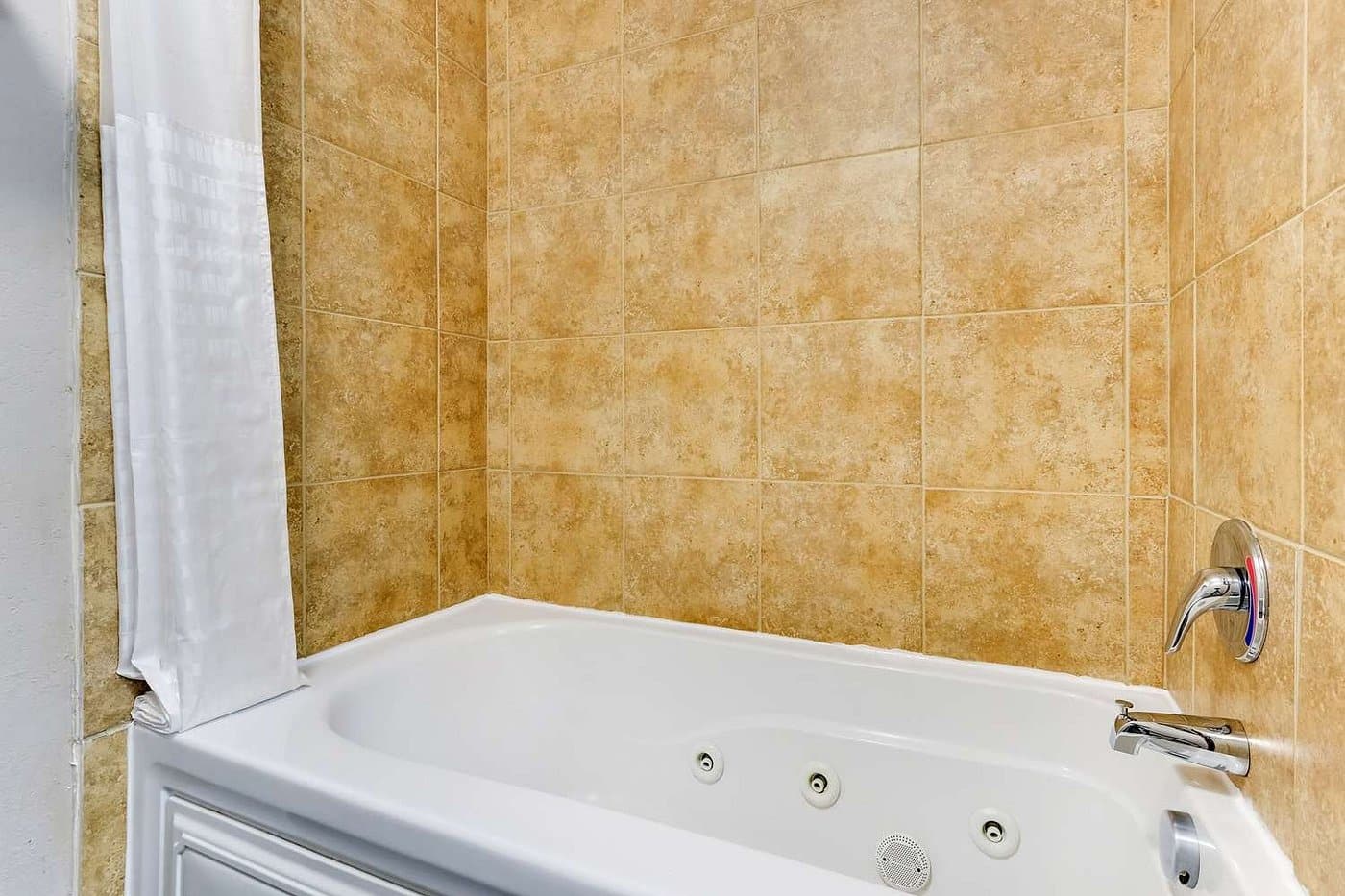 Best Western Plus University Inn & Suites has jacuzzi suites