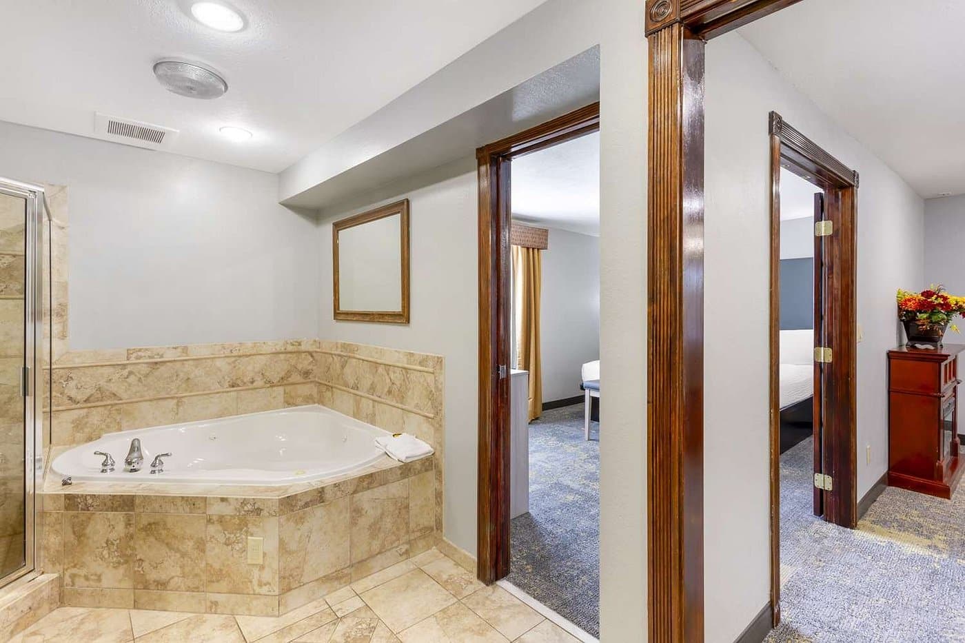 Best Western Plus Weston Inn has jacuzzi suites