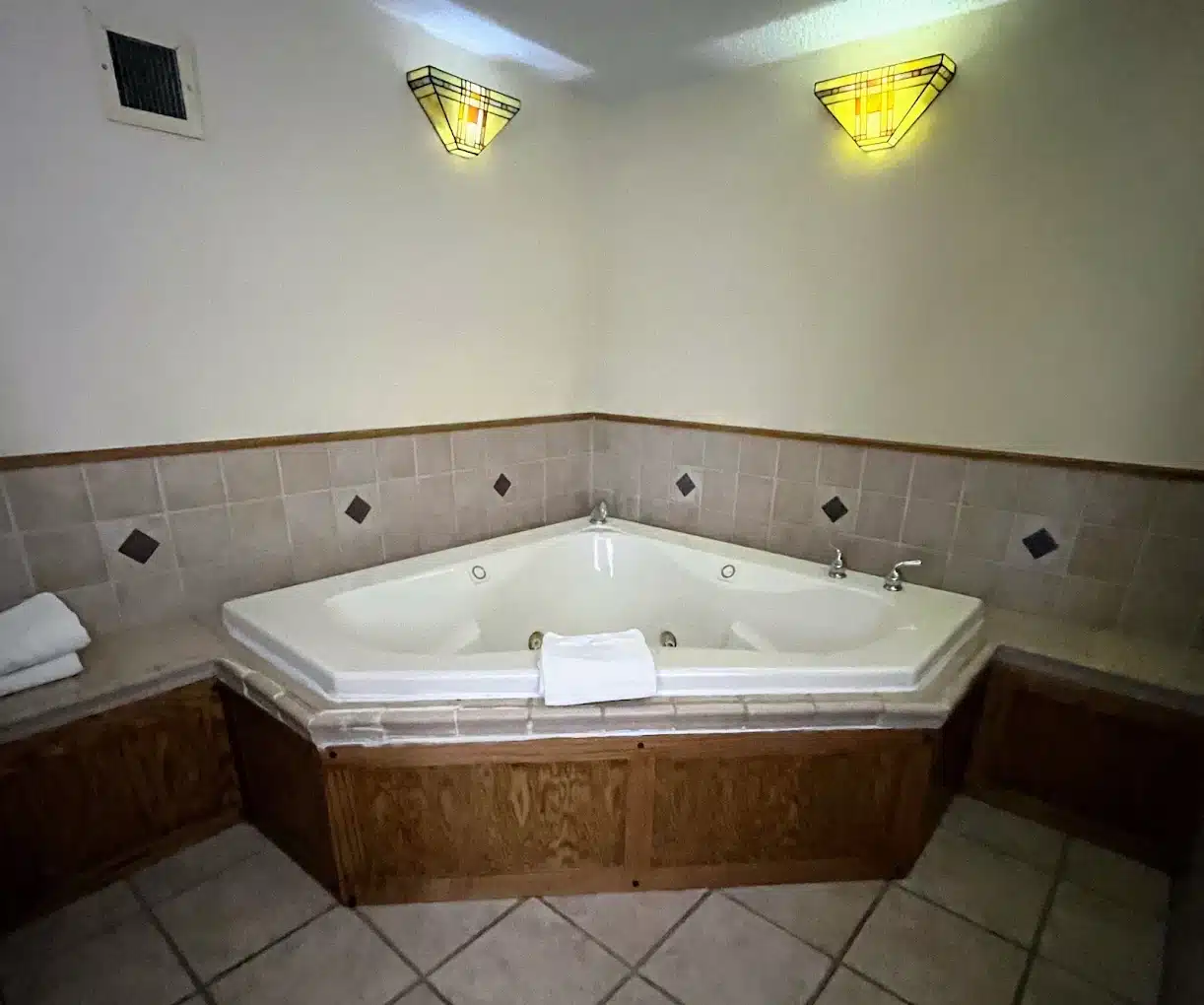 Best Western Prairie Inn & Conference Center has jacuzzi suites