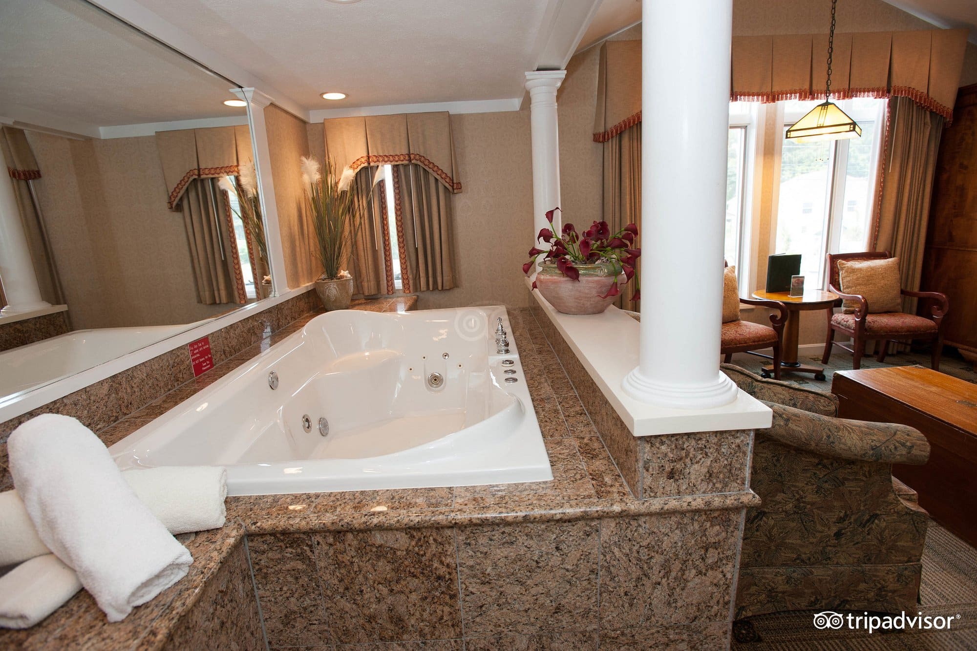 BlancNoir Bed and Breakfast has jacuzzi suites