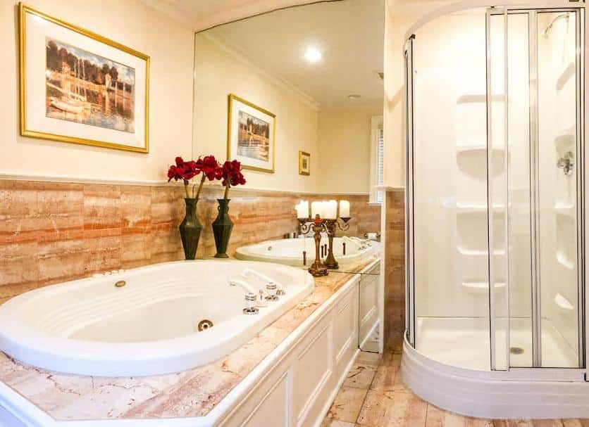 Chiltern Inn has jacuzzi suites