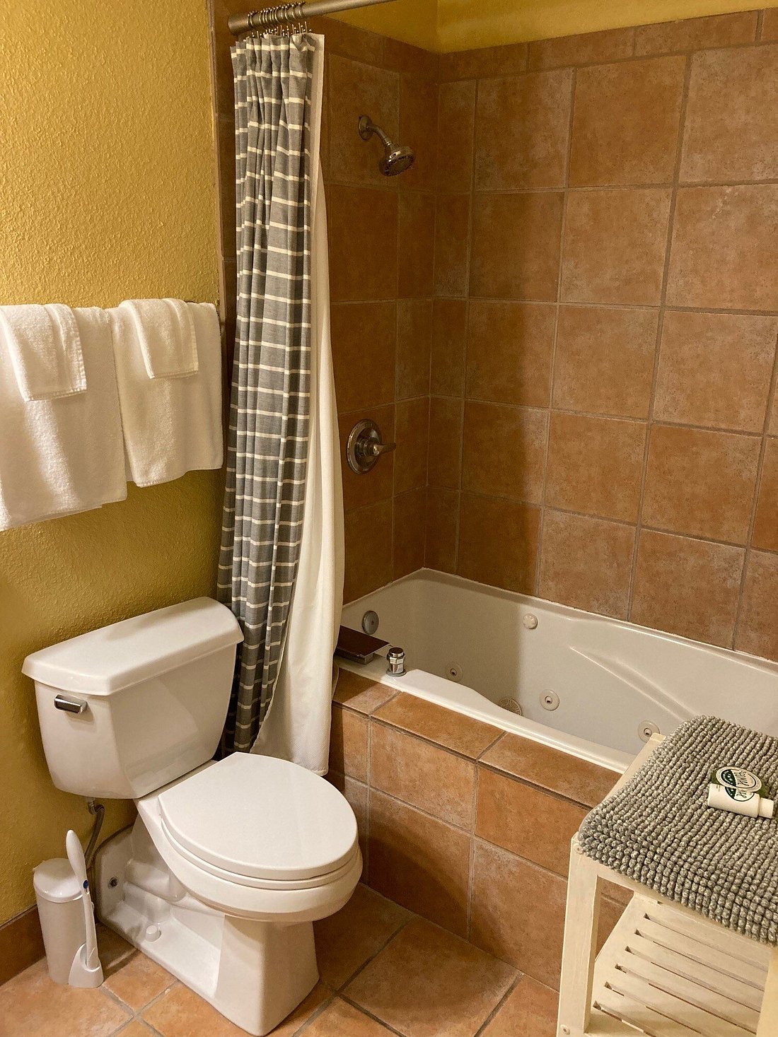 Comal Inn has jacuzzi suites