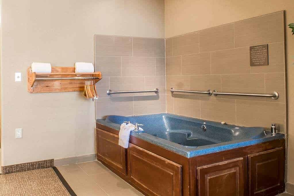 Comfort Inn Edinburg South has jacuzzi suites