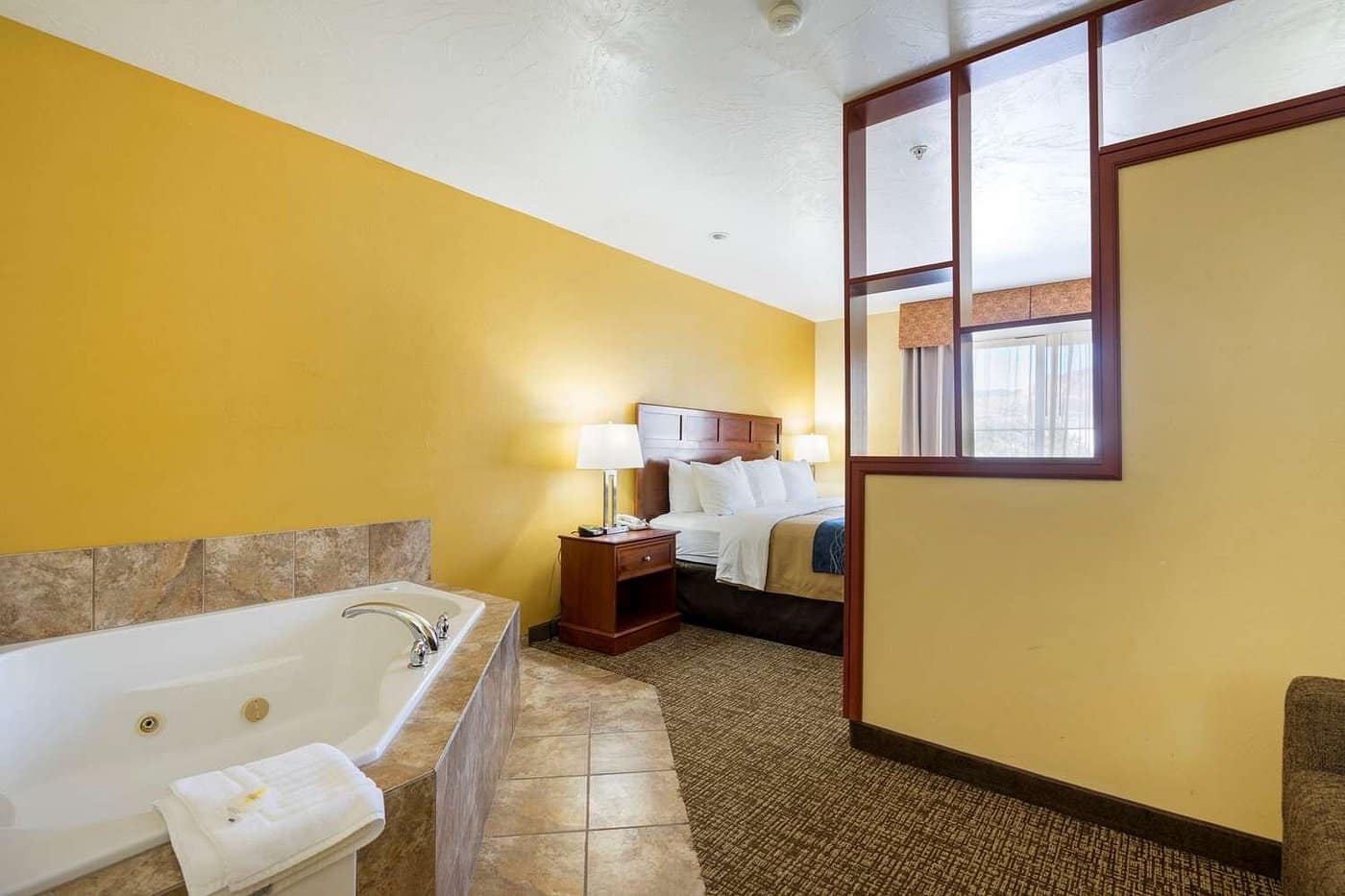 Comfort Inn & Suites Cedar City has jacuzzi suites