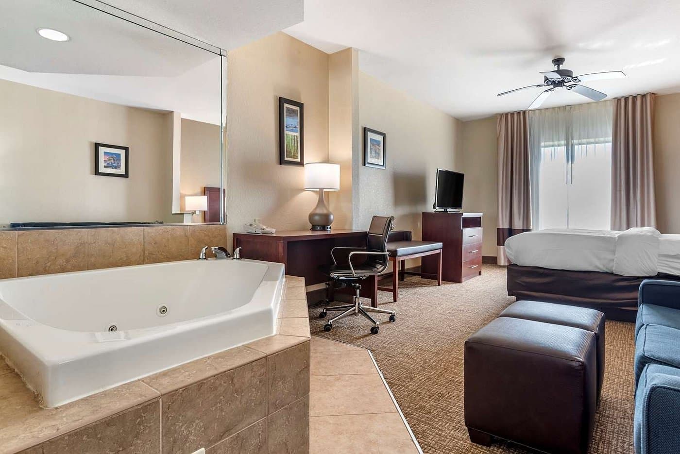 Comfort Inn & Suites Clinton MS has jacuzzi suites
