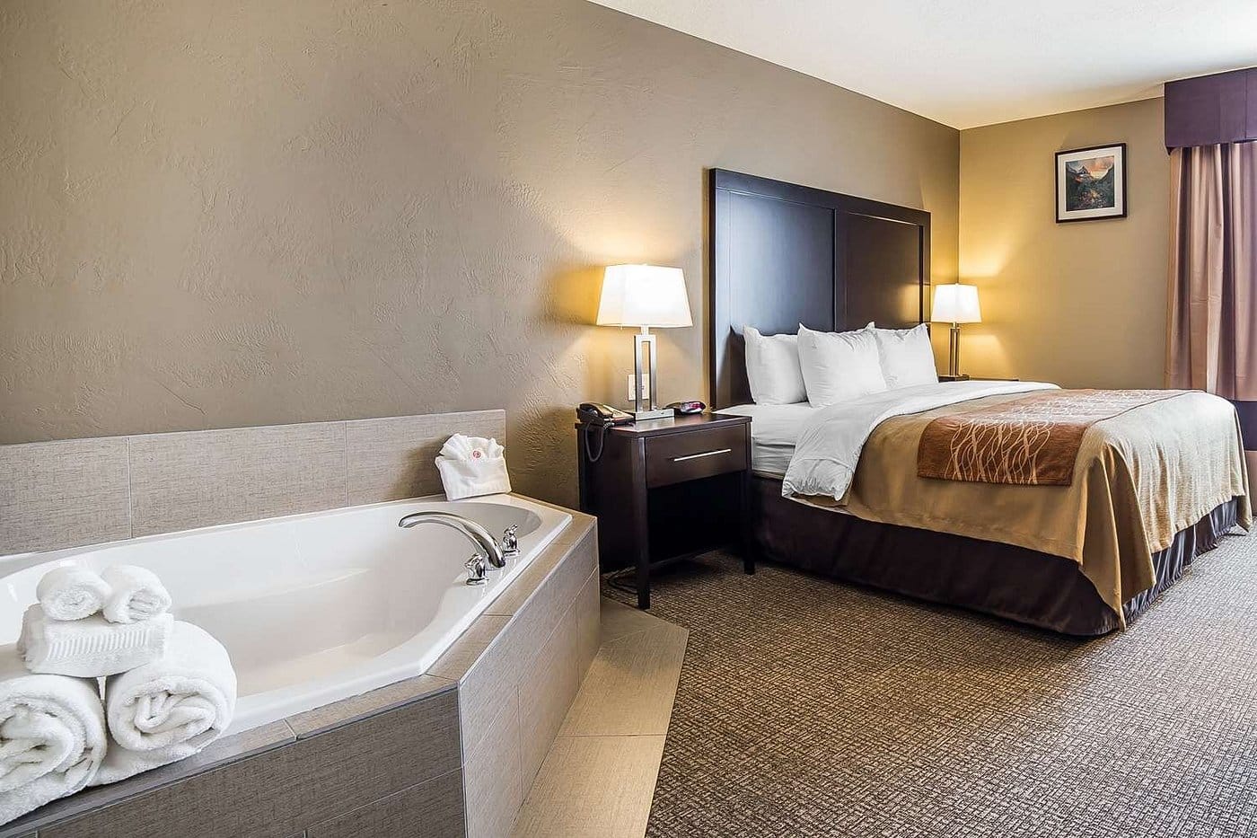 Comfort Inn & Suites Vernal - National Monument Area has jacuzzi suites