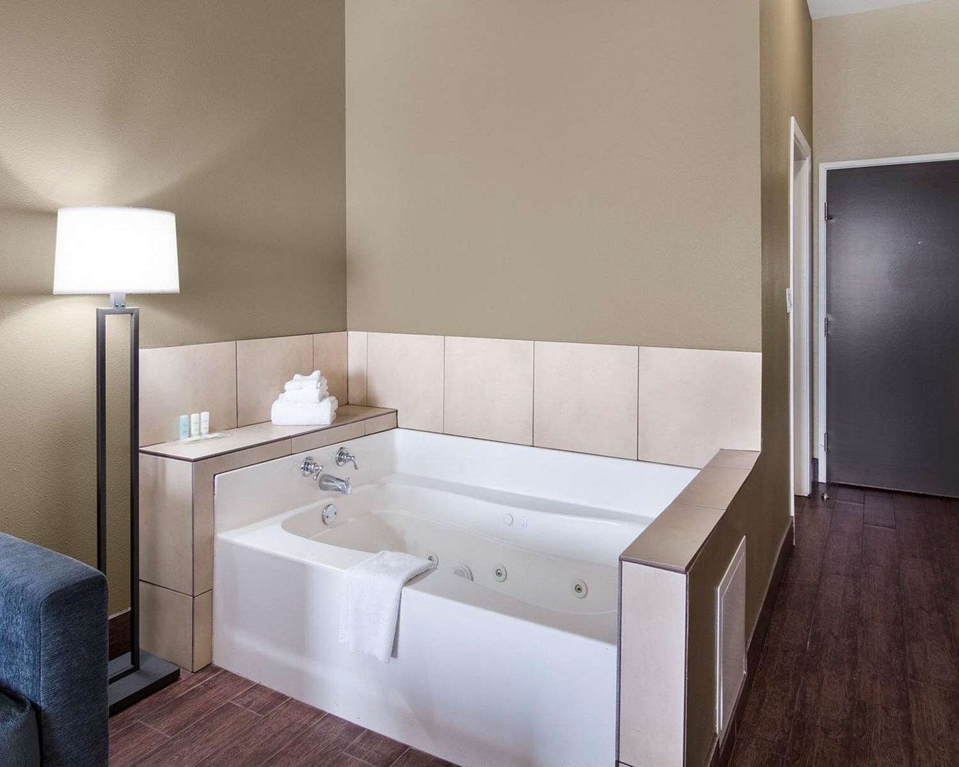 Comfort Suites Odessa has jacuzzi suites