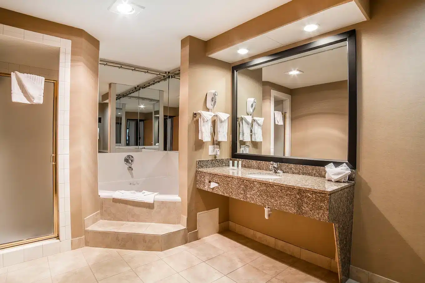 Comfort Suites Ogden has jacuzzi suites