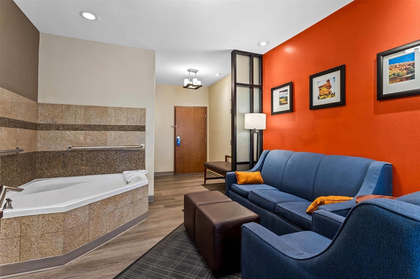 Comfort Suites Roswell has jacuzzi suites