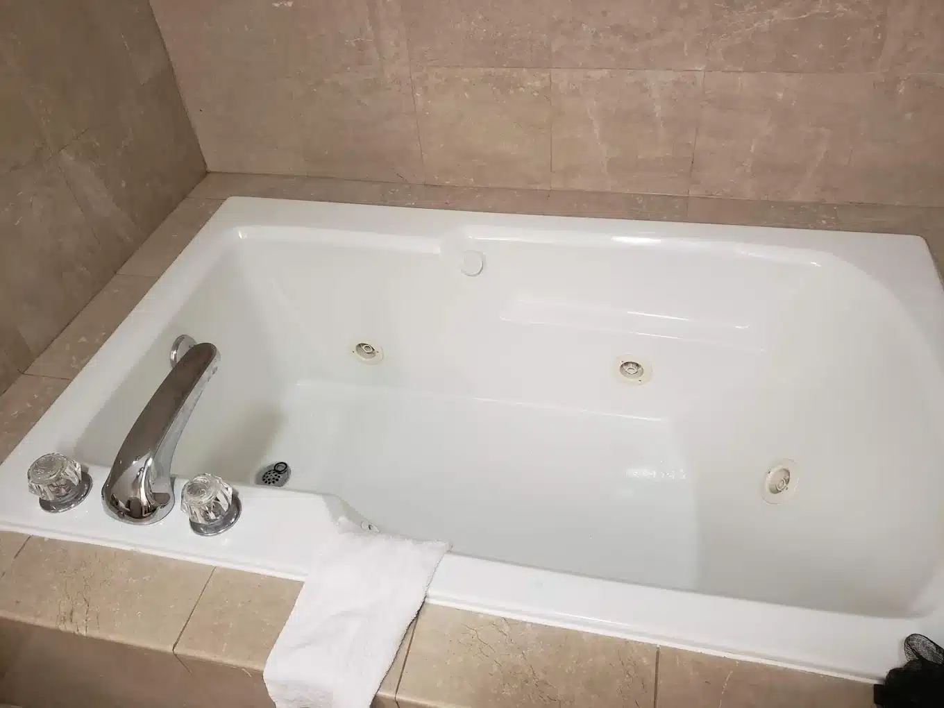 Comfort Suites Southaven I-55 has jacuzzi suites