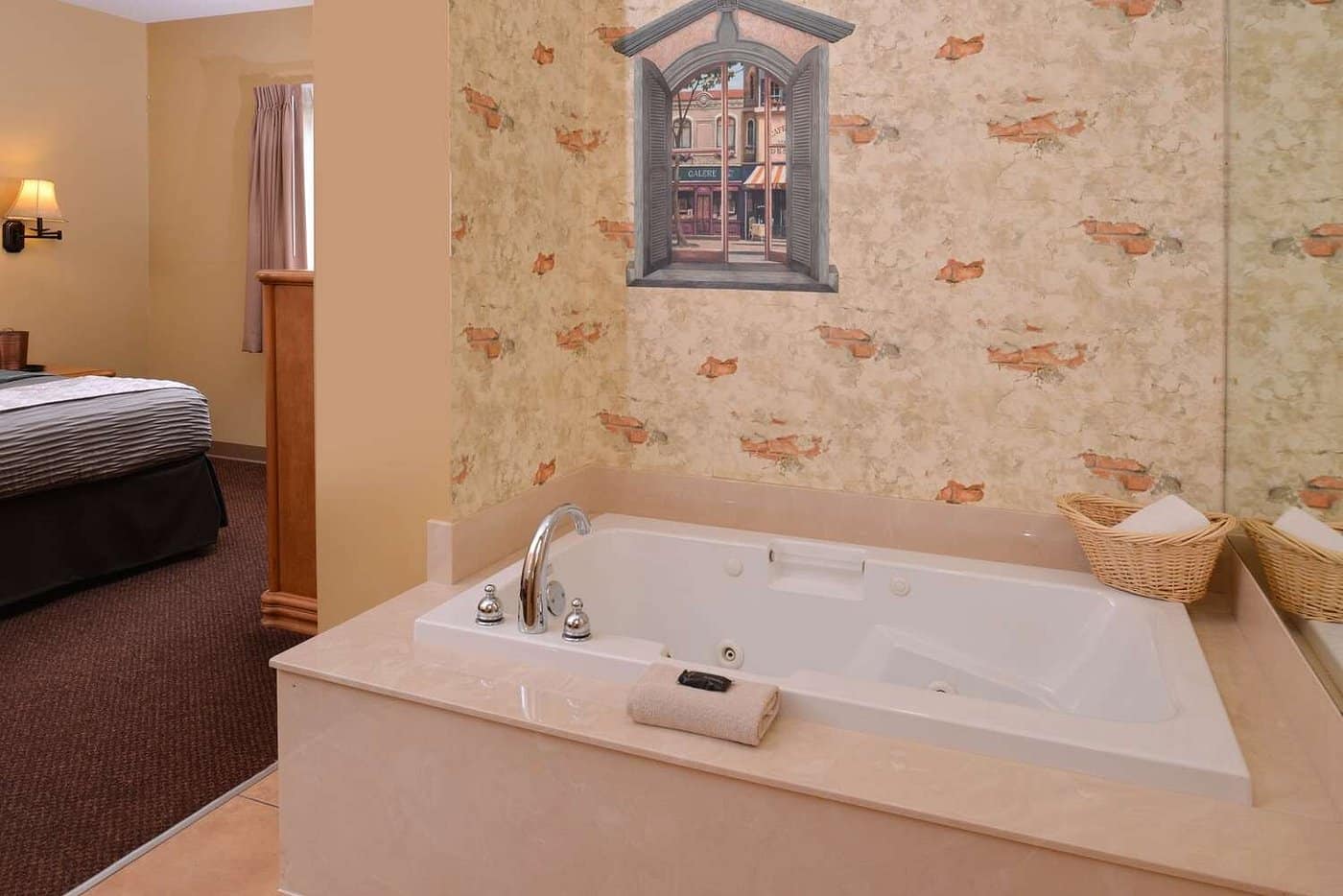 Country Hearth Inn & Suites Edwardsville has jacuzzi suites