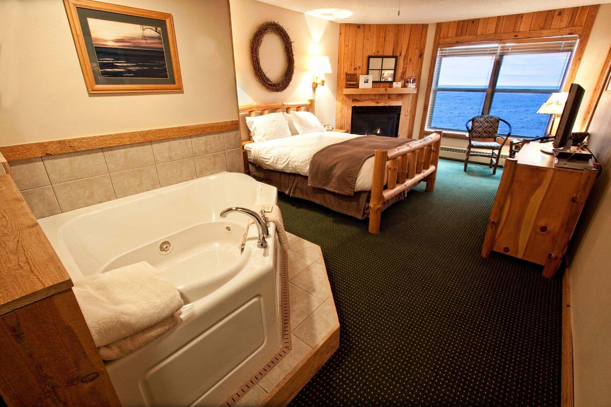 Cove Point Lodge has jacuzzi suites