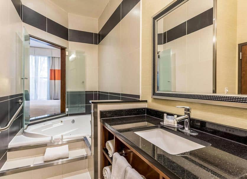 Fairfield Inn & Suites Alamogordo has jacuzzi suites