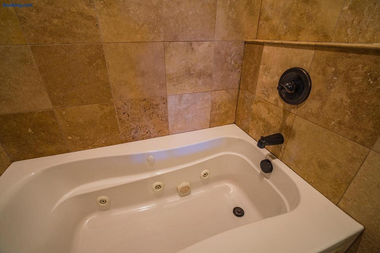 Fisher Bros Flats has jacuzzi suites