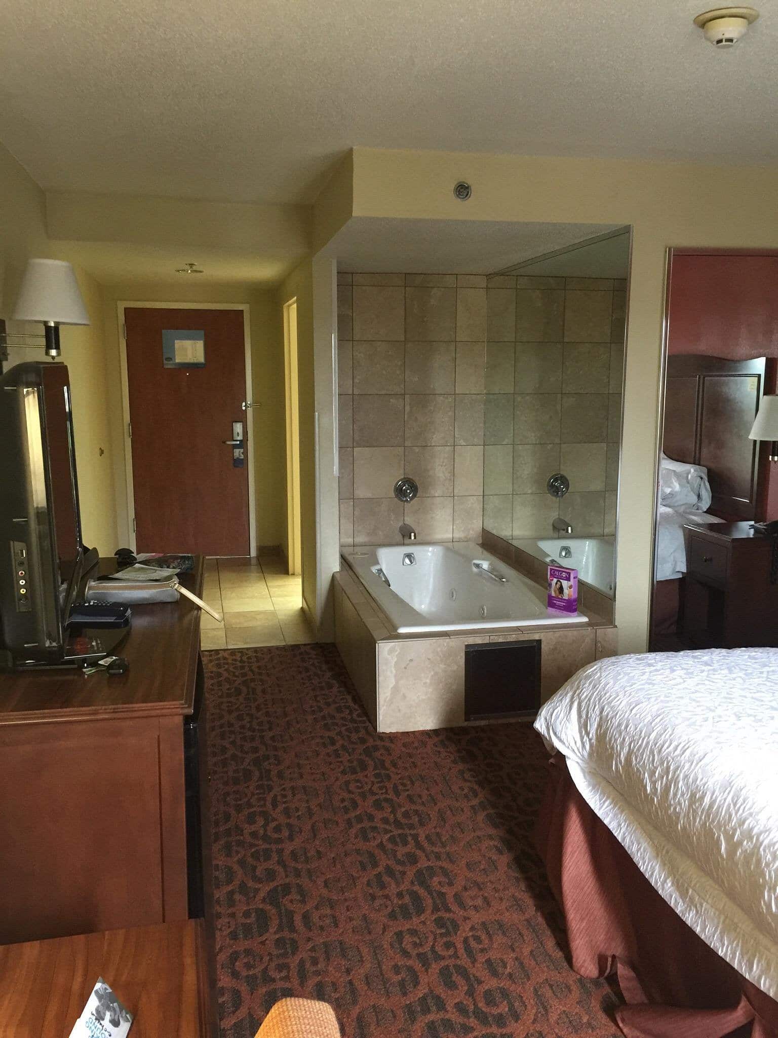 Hampton Inn Beaumont has jacuzzi suites