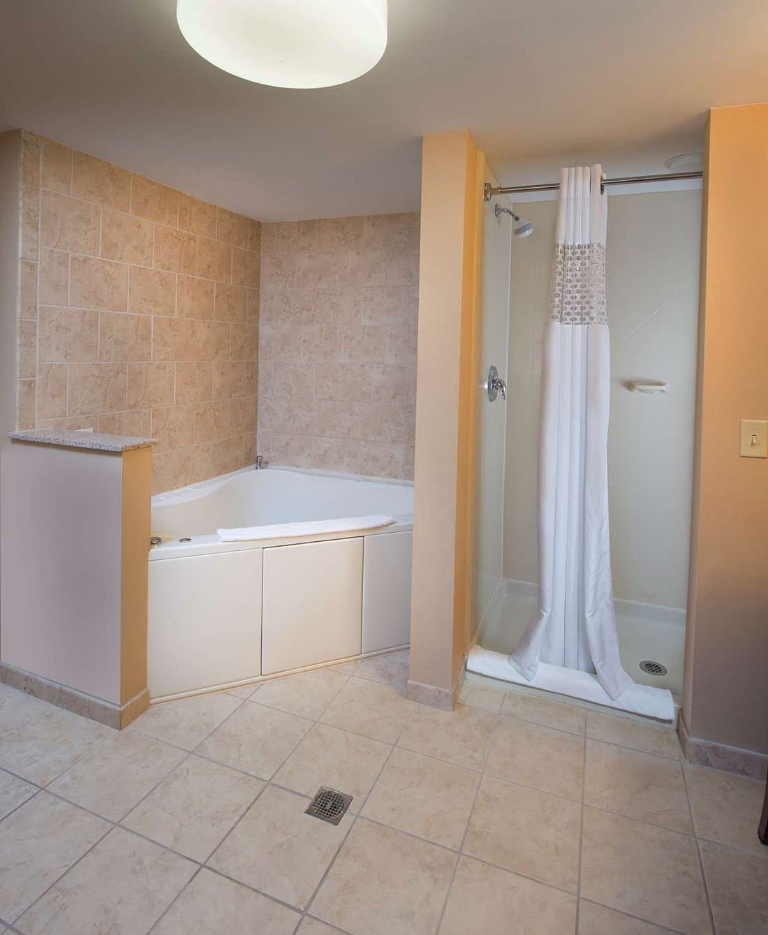 Hampton Inn Bennington has jacuzzi suites