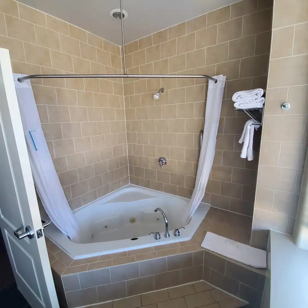 Hampton Inn & Suites Ogden has jacuzzi suites