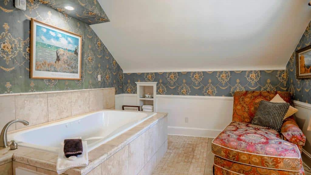 Heber Senator Bed and Breakfast has jacuzzi suites