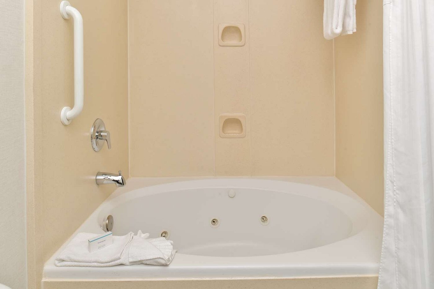 Hilton Garden Inn Dallas/Addison has jacuzzi suites