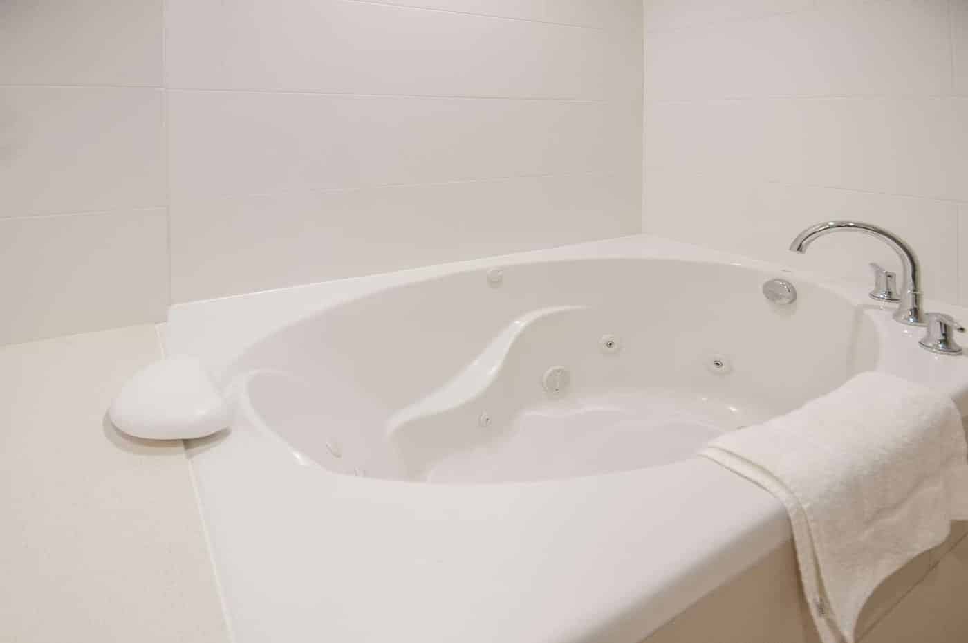 Hilton Garden Inn Jackson/Clinton has jacuzzi suites