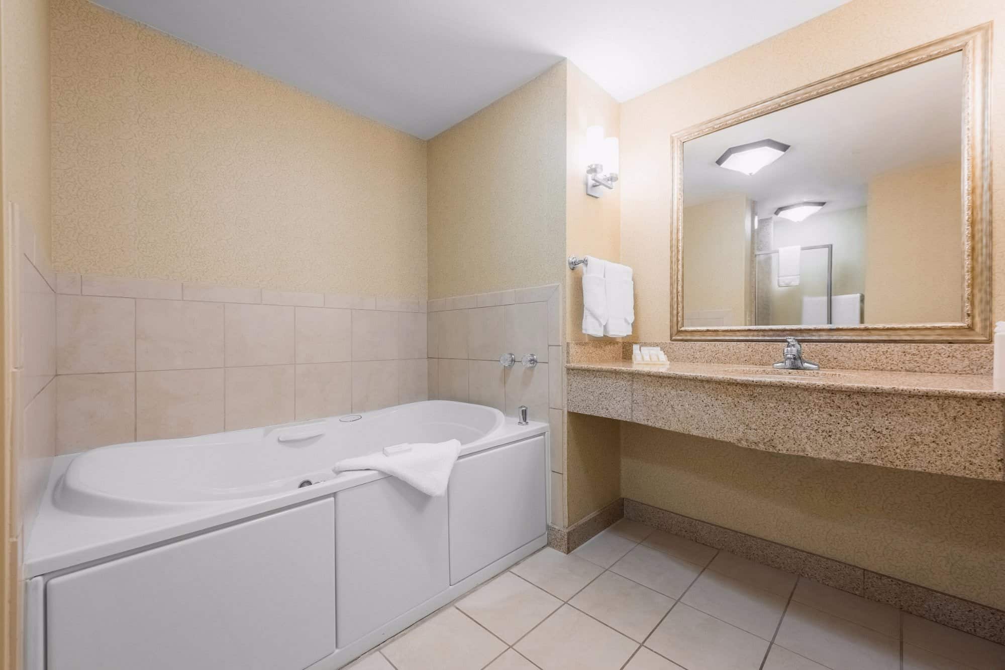 Hilton Garden Inn Meridian has jacuzzi suites