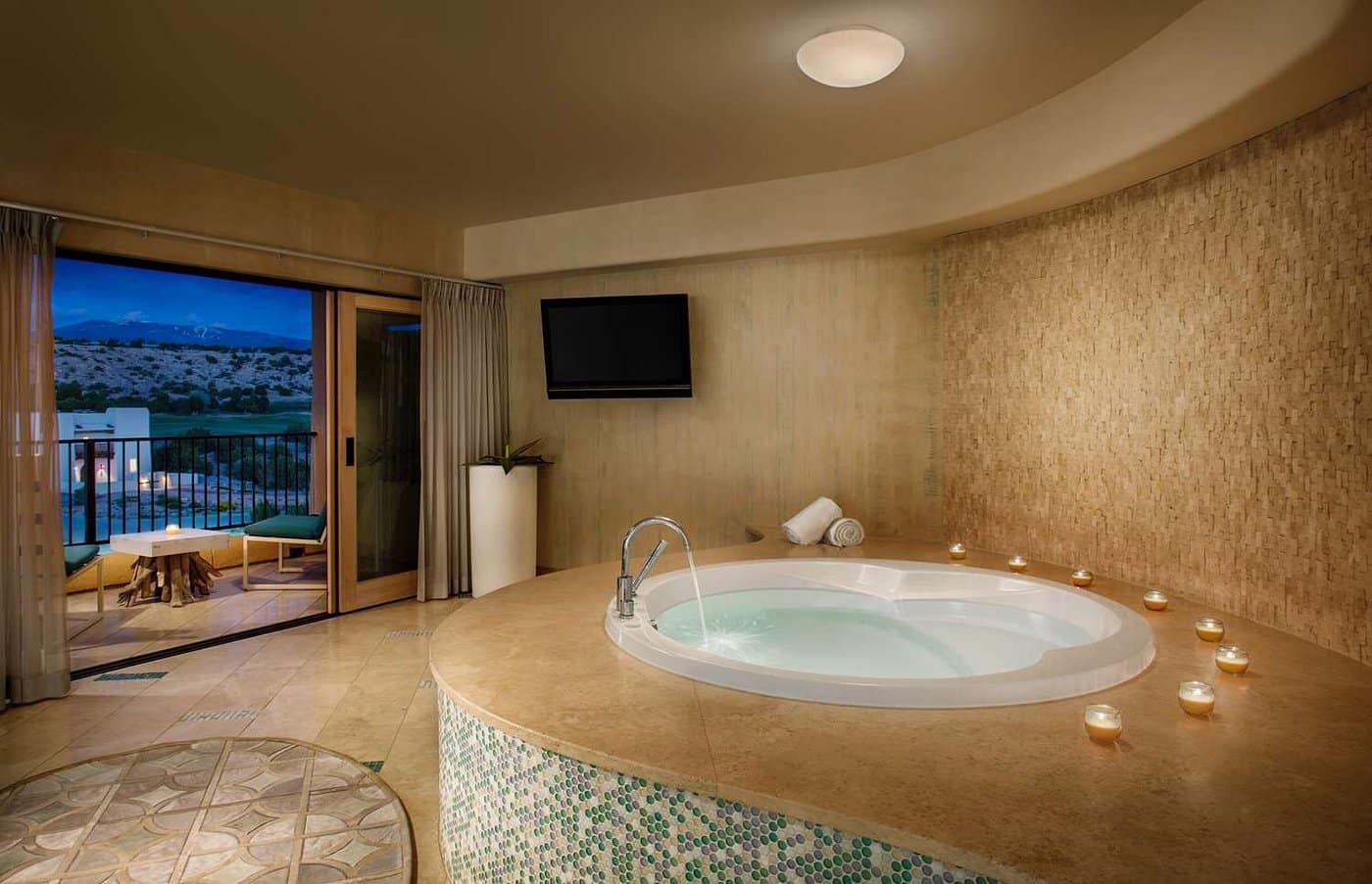 Hilton Santa Fe Buffalo Thunder has jacuzzi suites