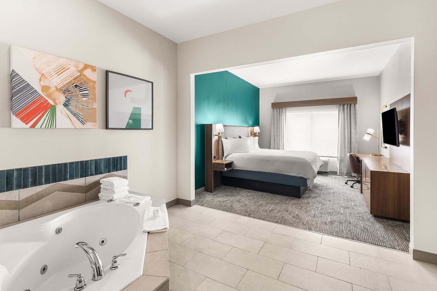 Holiday Inn Austin North - Round Rock by IHG has jacuzzi suites