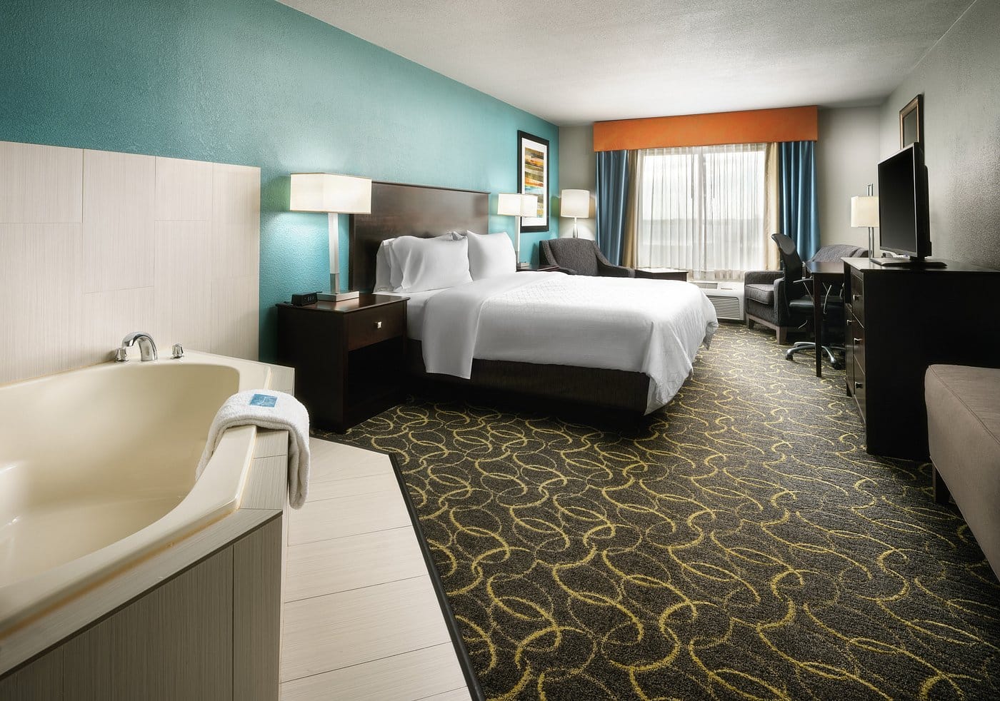 Holiday Inn Express & Suites DFW Airport – Grapevine