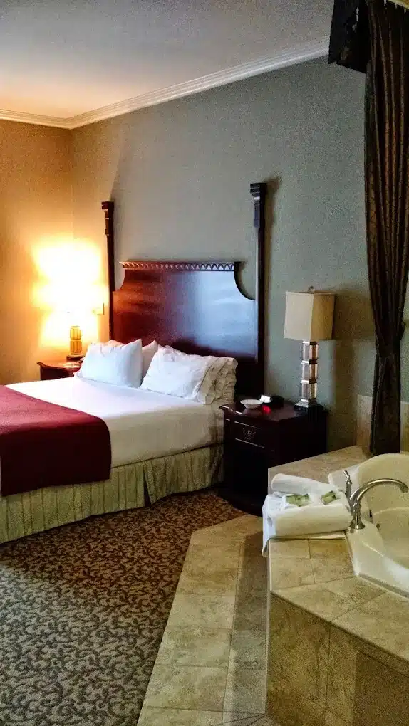 Holiday Inn Express & Suites Dallas Ne - Allen By Ihg has jacuzzi suites