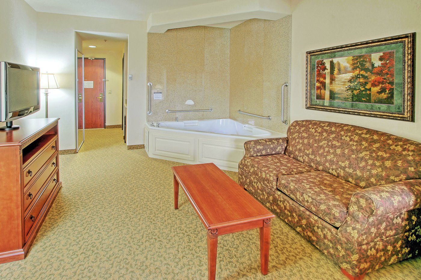 Holiday Inn Express & Suites Las Cruces By IHG has jacuzzi suites