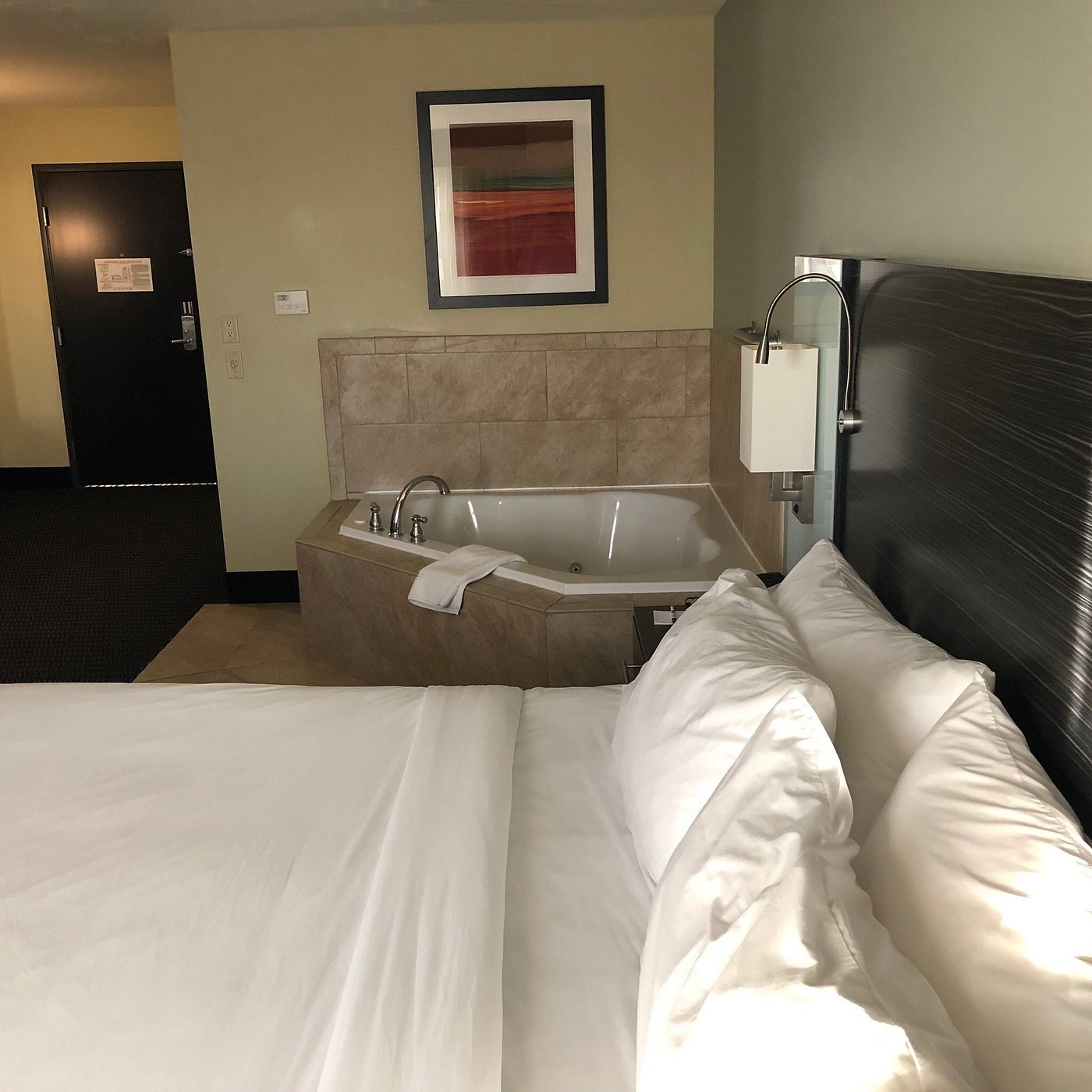 Holiday Inn Express & Suites Marion