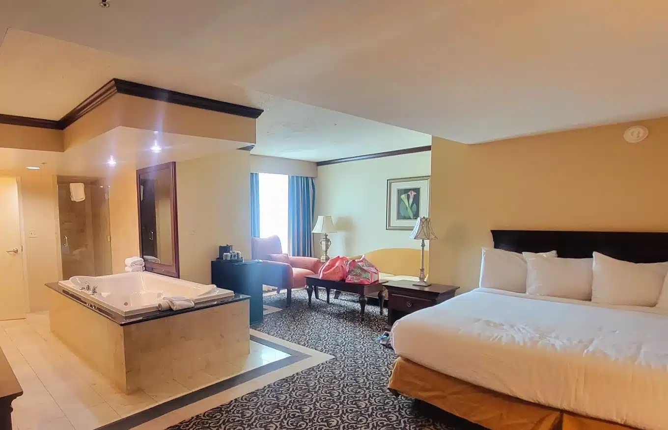 Hollywood Casino Tunica Hotel has jacuzzi suites
