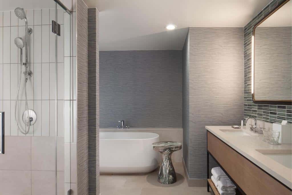 Houston Marriott Sugar Land has jacuzzi suites