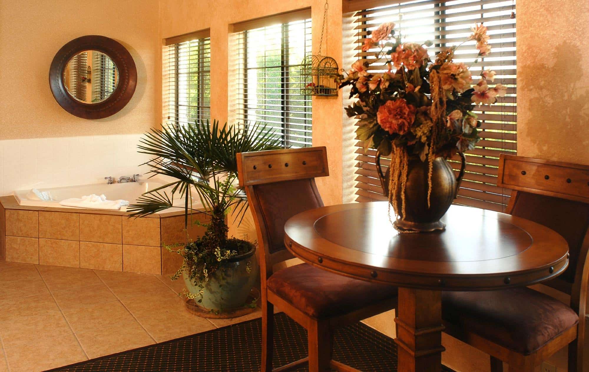 Inn on Baron’s Creek has jacuzzi suites