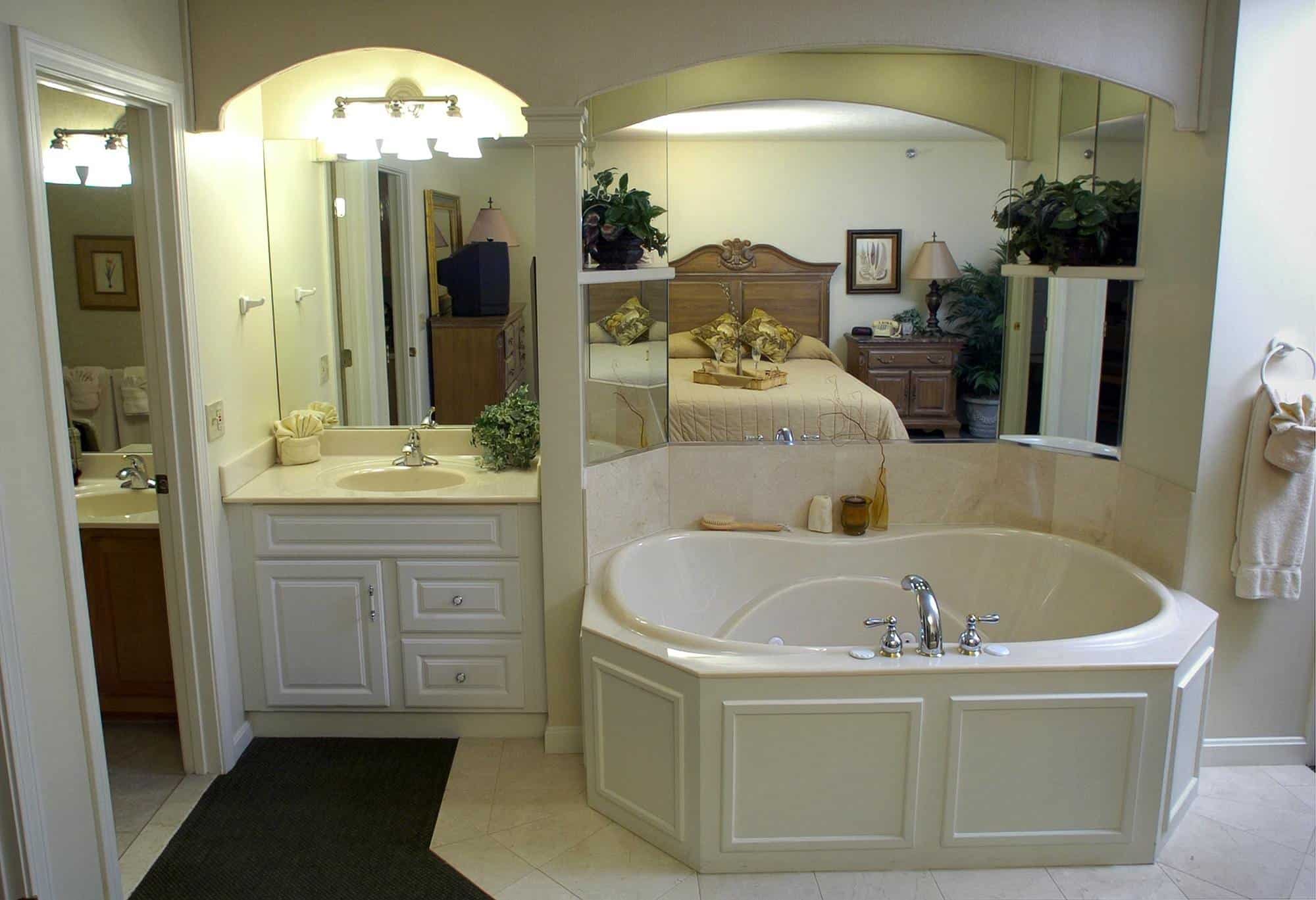 InnSeason Resort The Falls at Ogunquit has jacuzzi suites