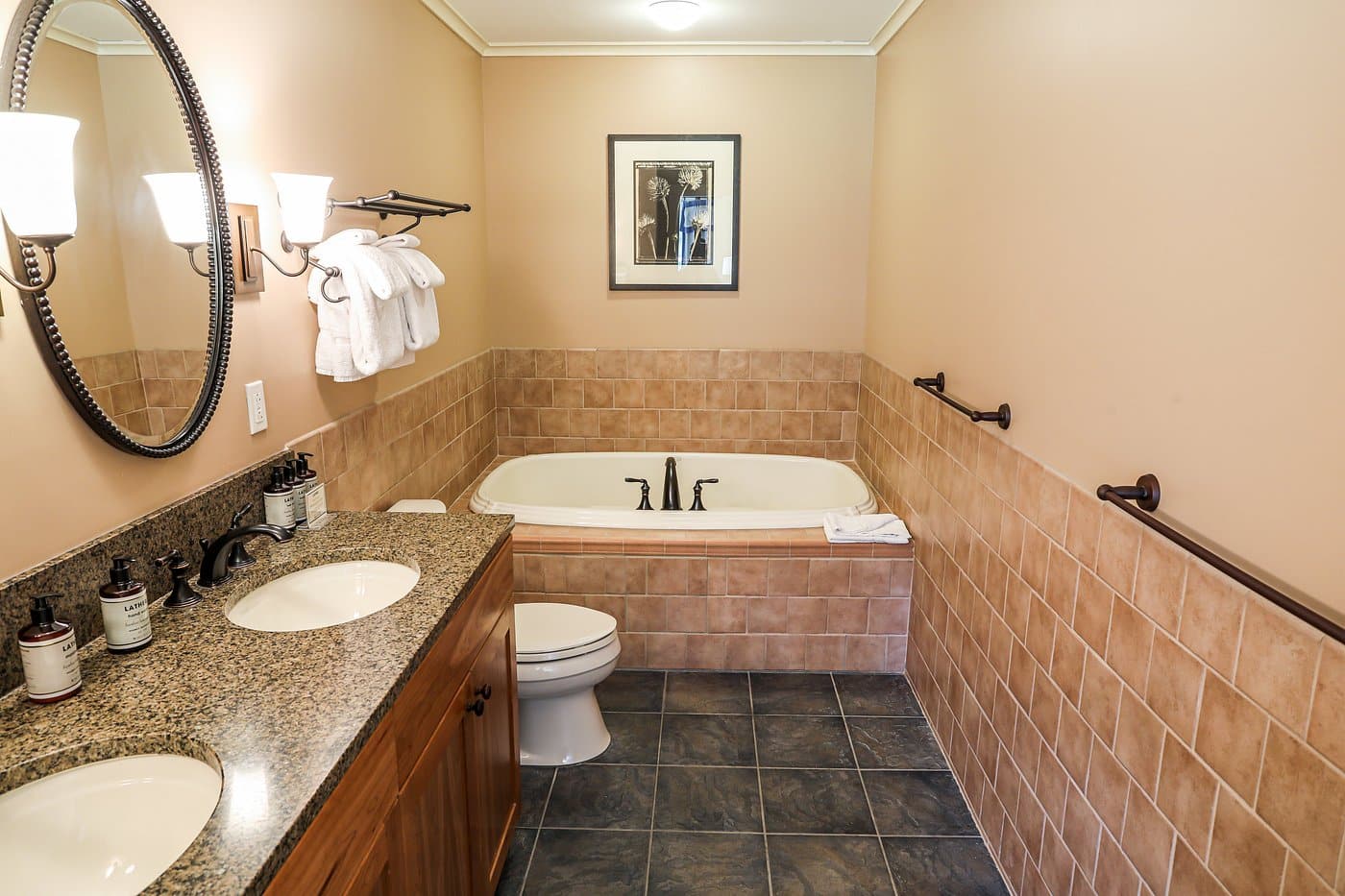 Jackson Gore Inn has jacuzzi suites