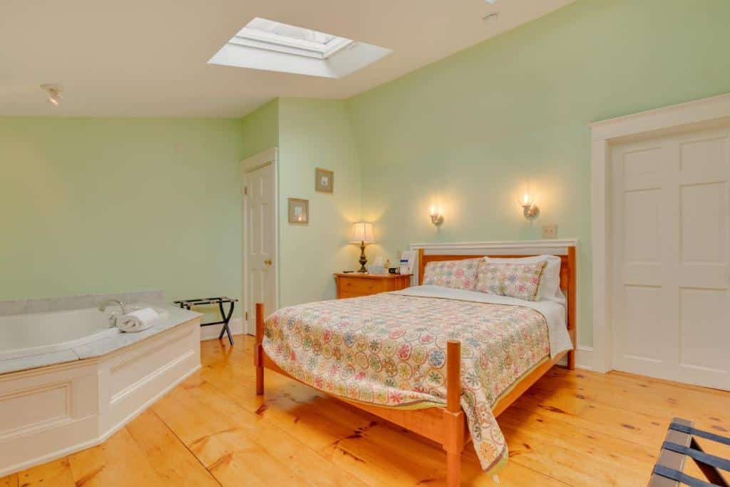 James Place Inn Bed and Breakfast has jacuzzi suites