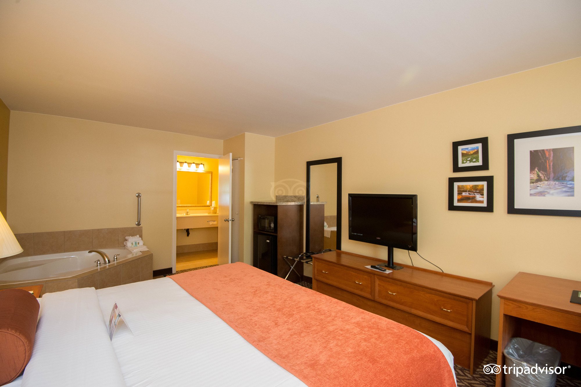 Montclair At Zion has jacuzzi suites