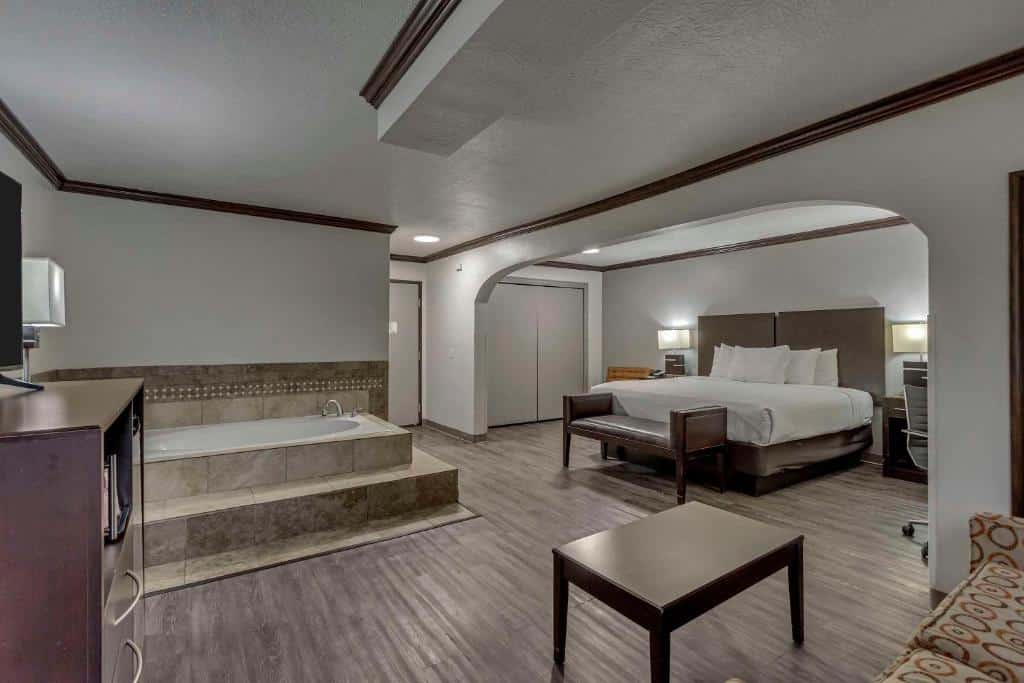 Park Inn by Radisson Salt Lake City-Midvale has jacuzzi suites