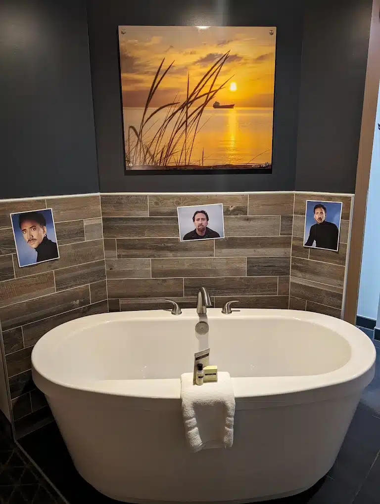 Pier B Resort has jacuzzi suites