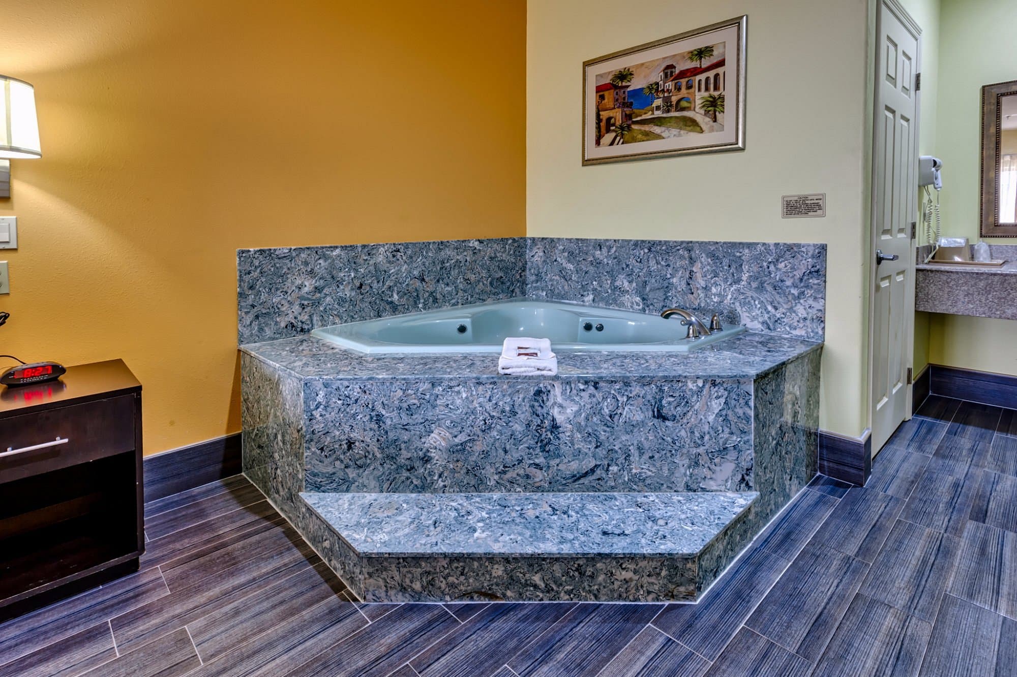 Quality Inn Brownsville has jacuzzi suites