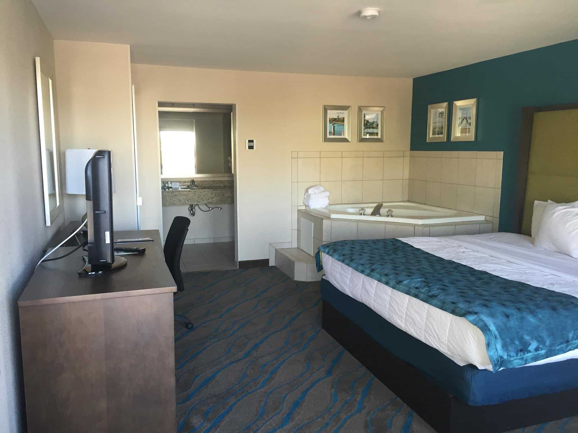 Quality Inn Gulfport I-10 has jacuzzi suites