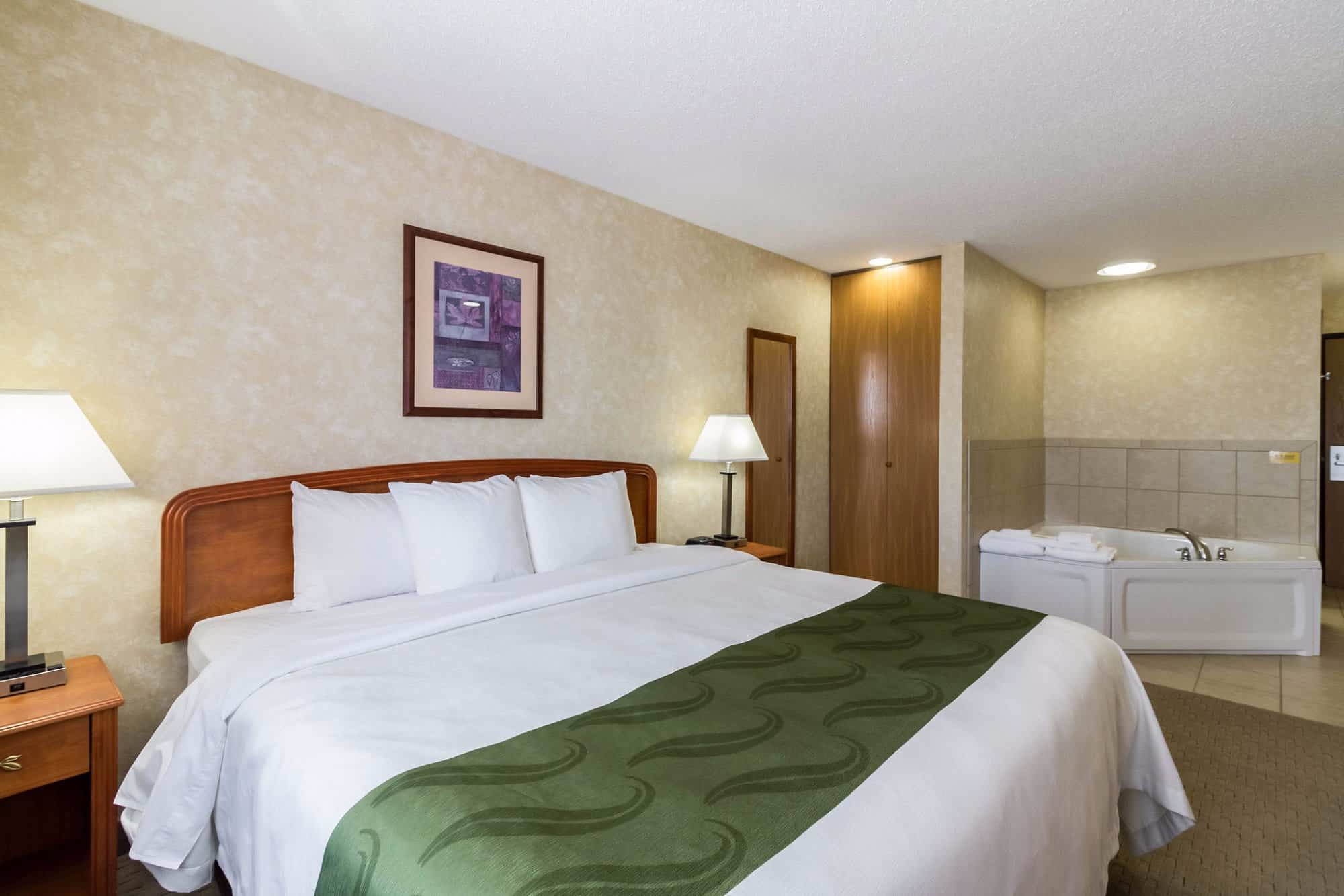 Quality Inn Marshall-university Campus has jacuzzi suites